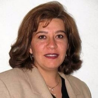 Retrato de maestra Patricia garza de la Universidad Riviera